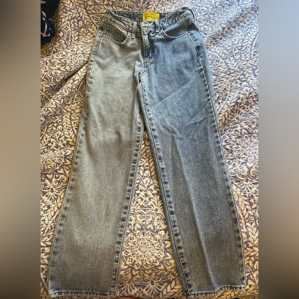 Circus by Sam Jeans